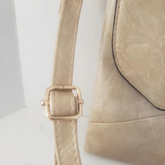 Ecosse Tan  Medium Womans CrossBody Bag. - Picture 9 of 11